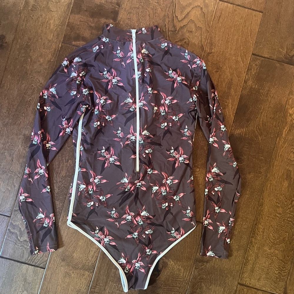 Acacia One Piece - Picture 2 of 4